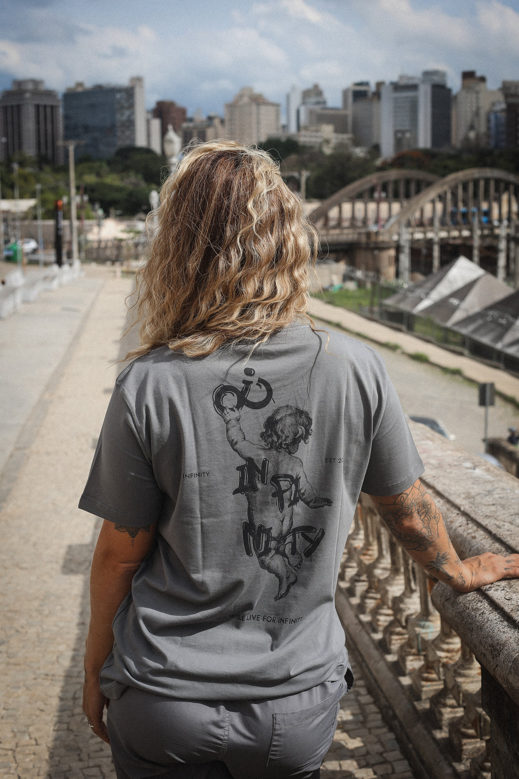 Camisa Infinity cinza Anjo