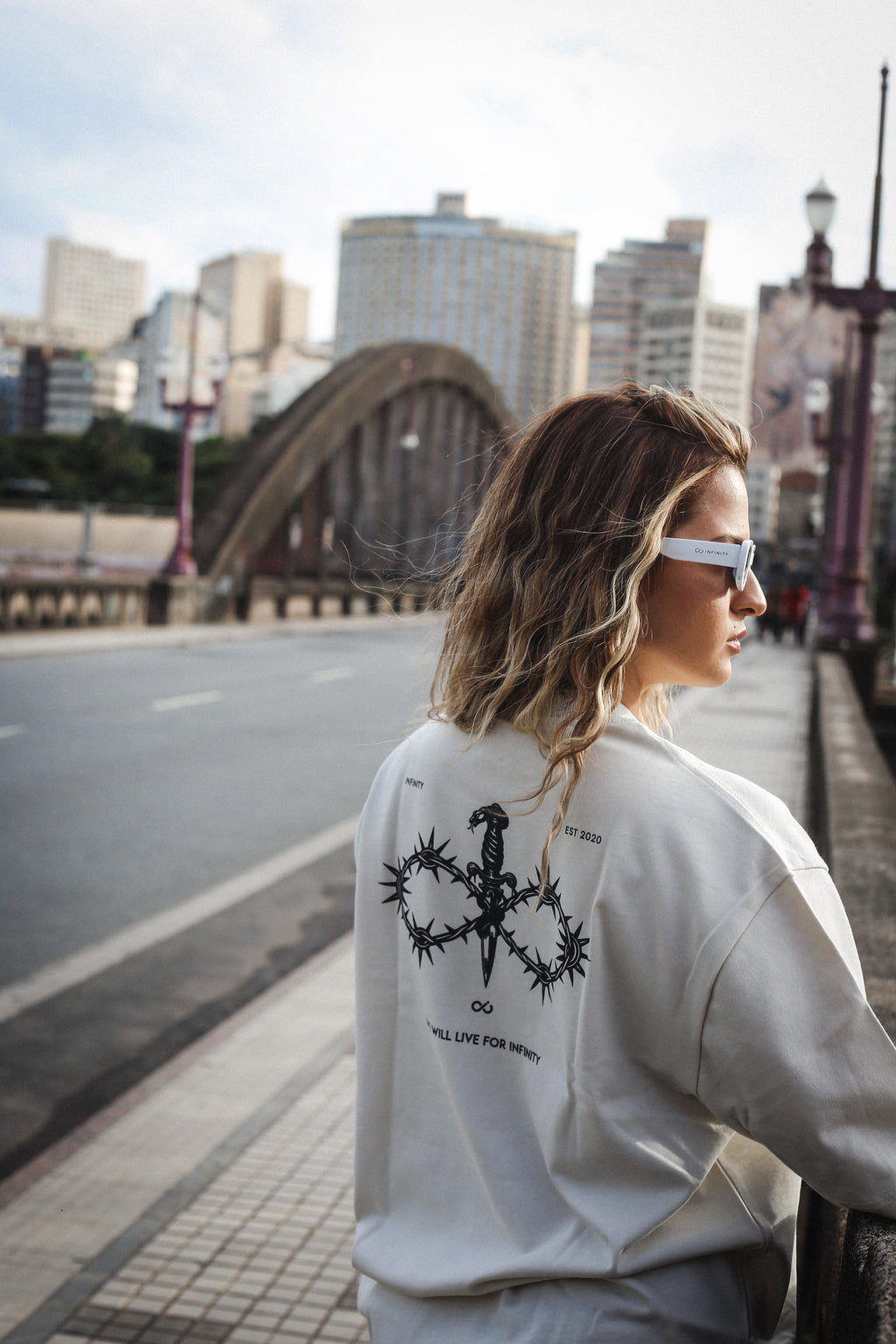 Camisa Infinity Oversized bege Arame