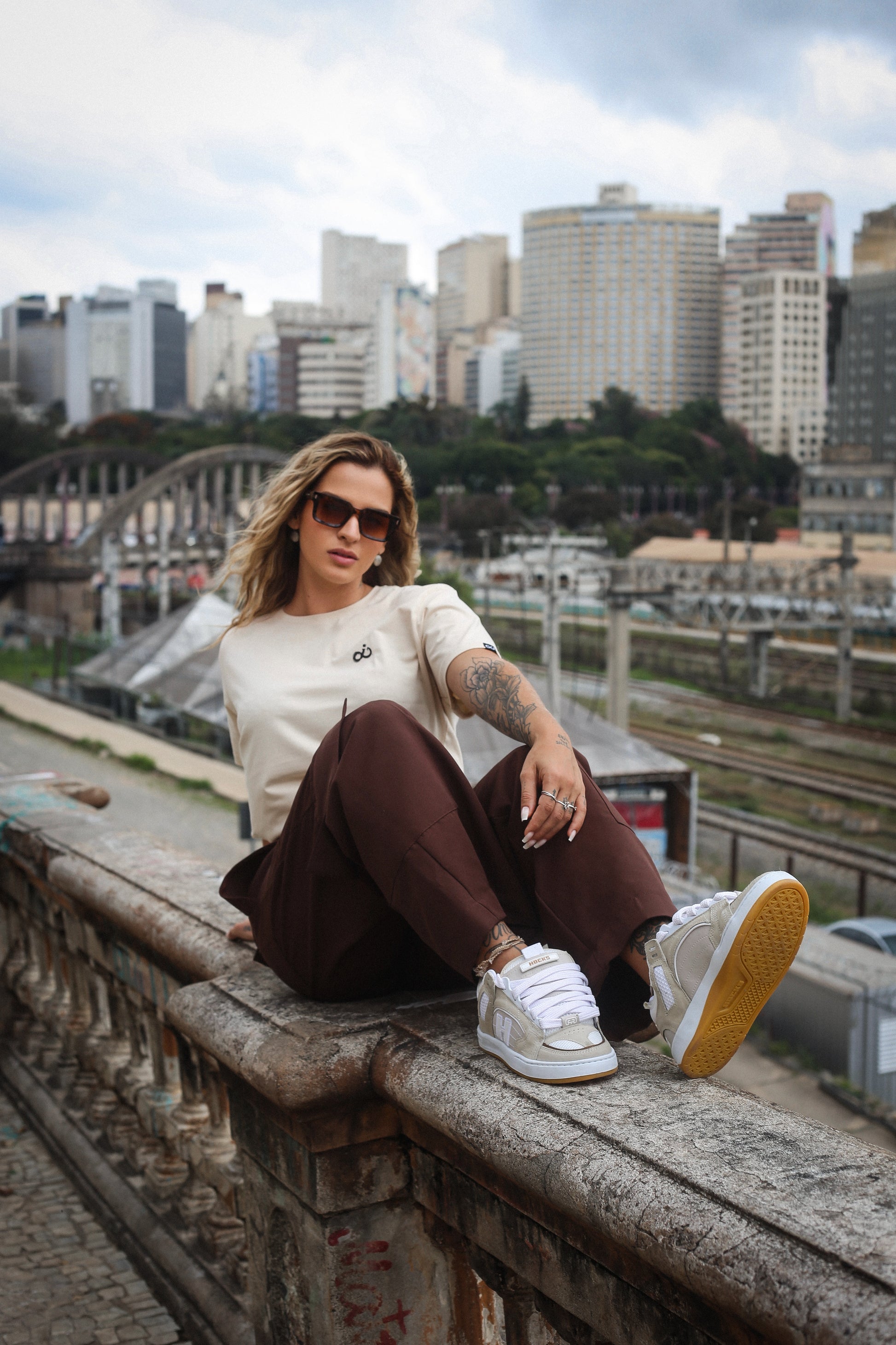 Camisa Infinity bege Ave