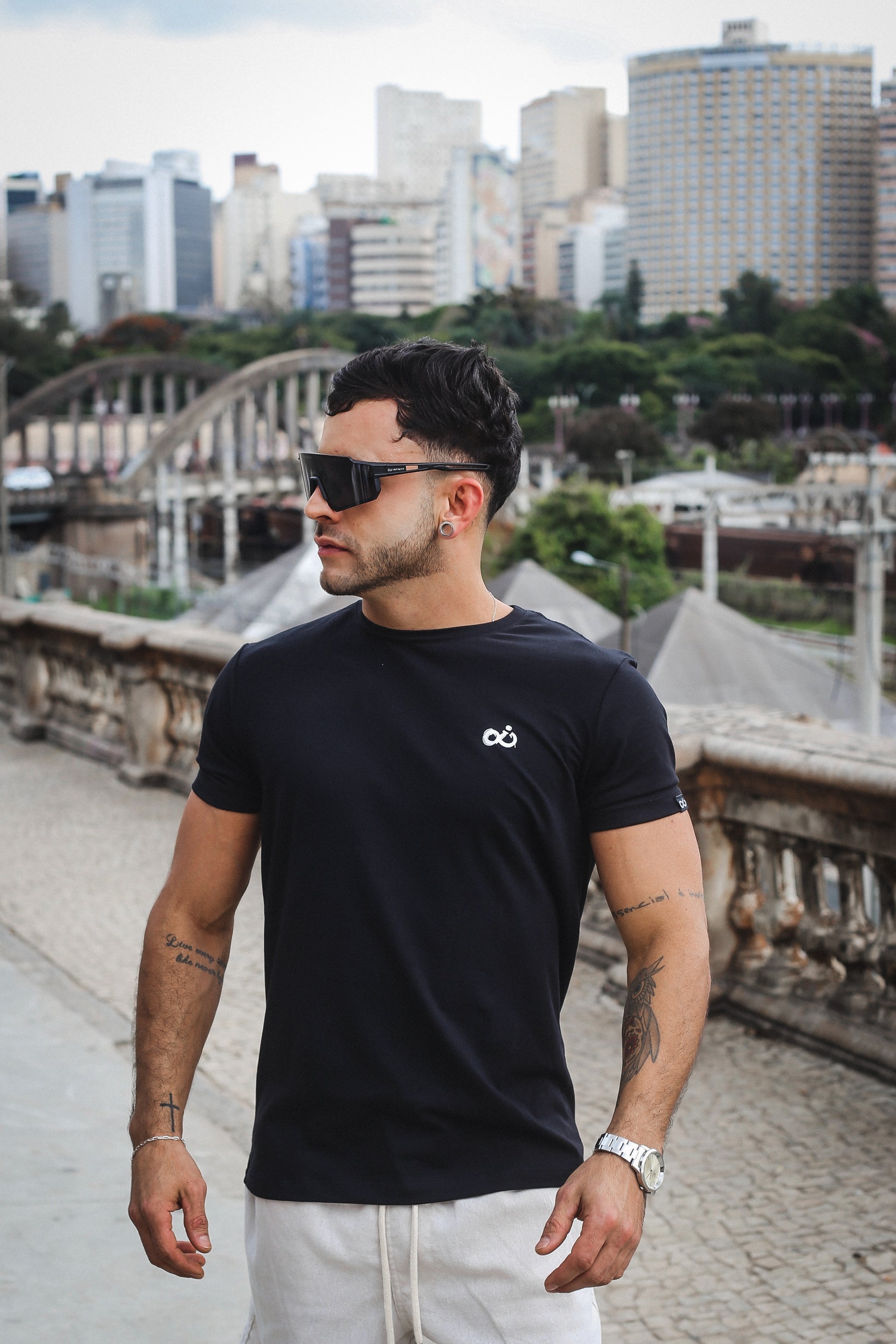 Camisa Infinity preta Ave