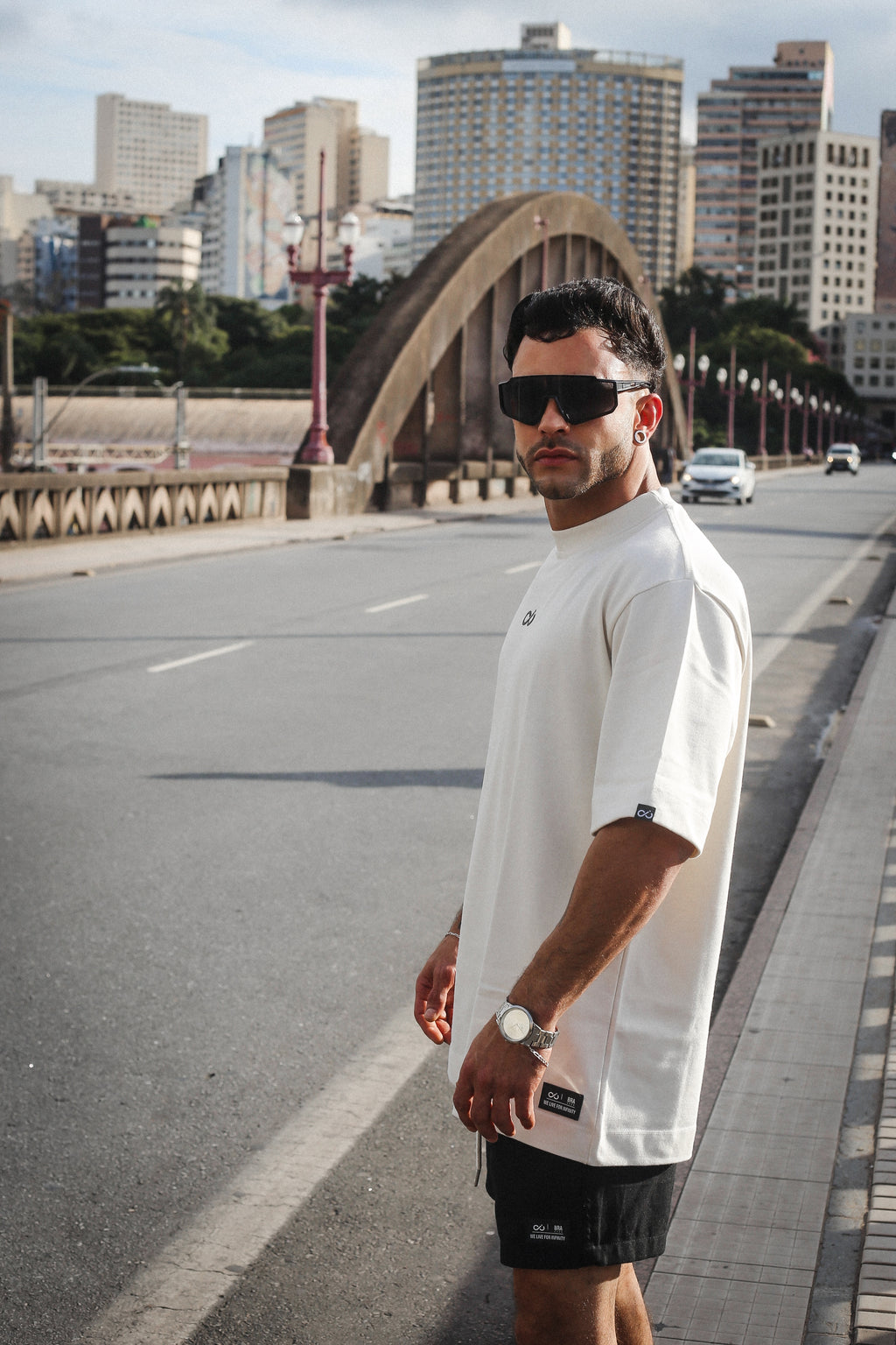 Camisa Infinity Oversized bege Básica