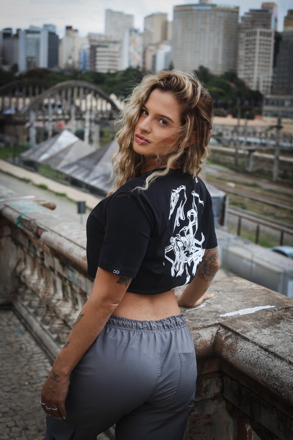 Camisa Infinity preta Ave