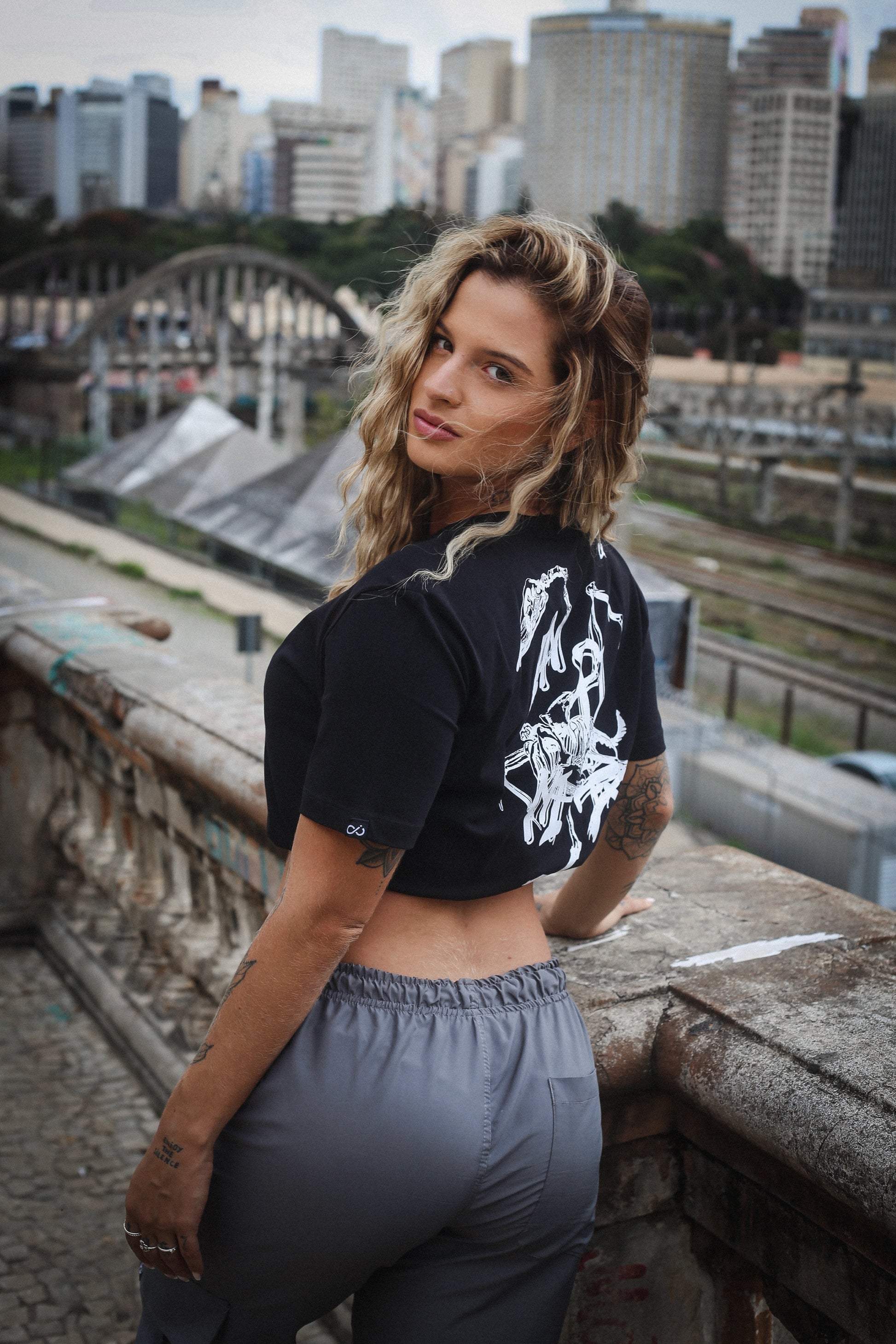 Camisa Infinity preta Ave