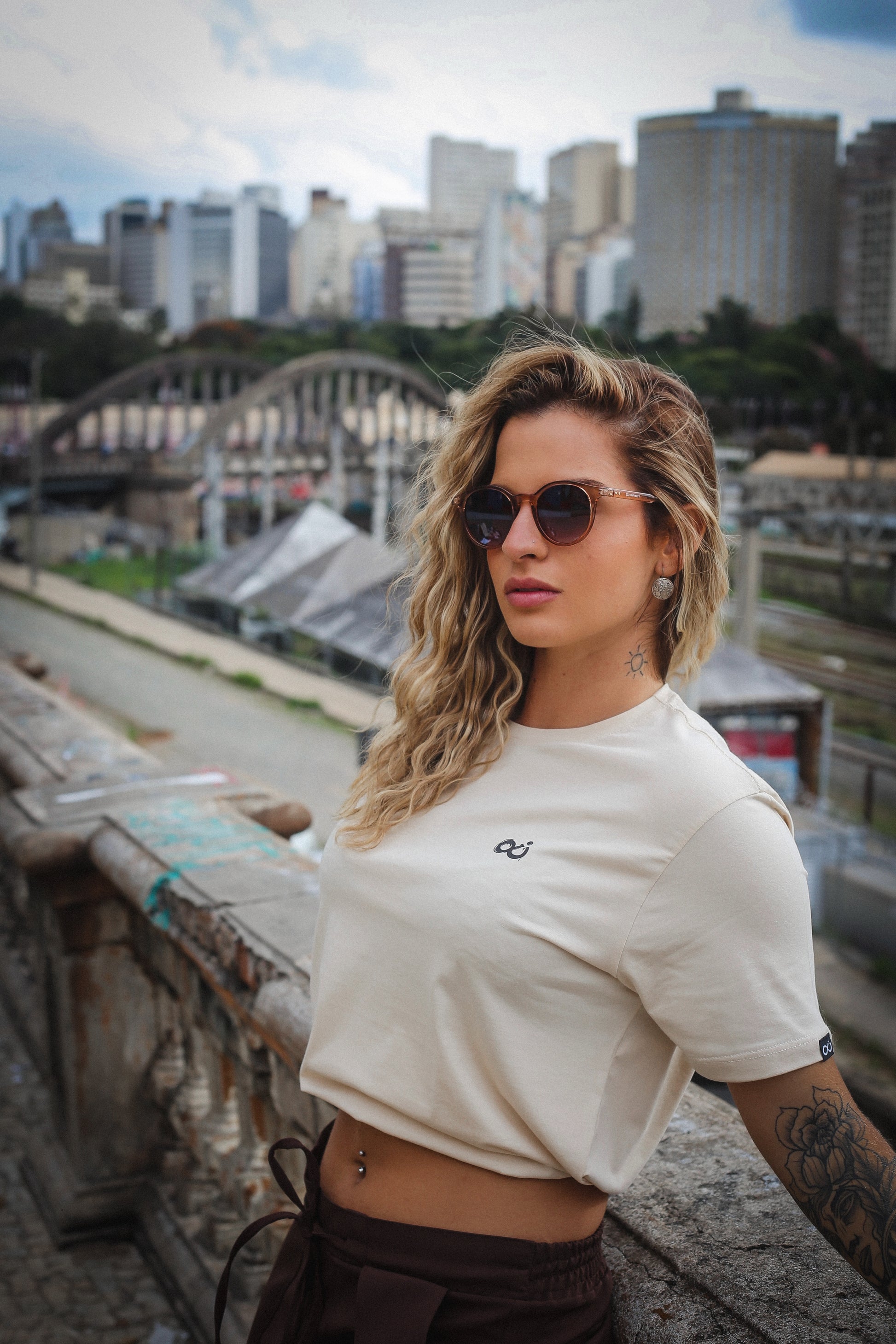 Camisa Infinity bege Ave