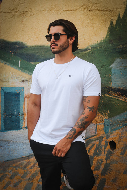 Camisa Infinity básica Branca