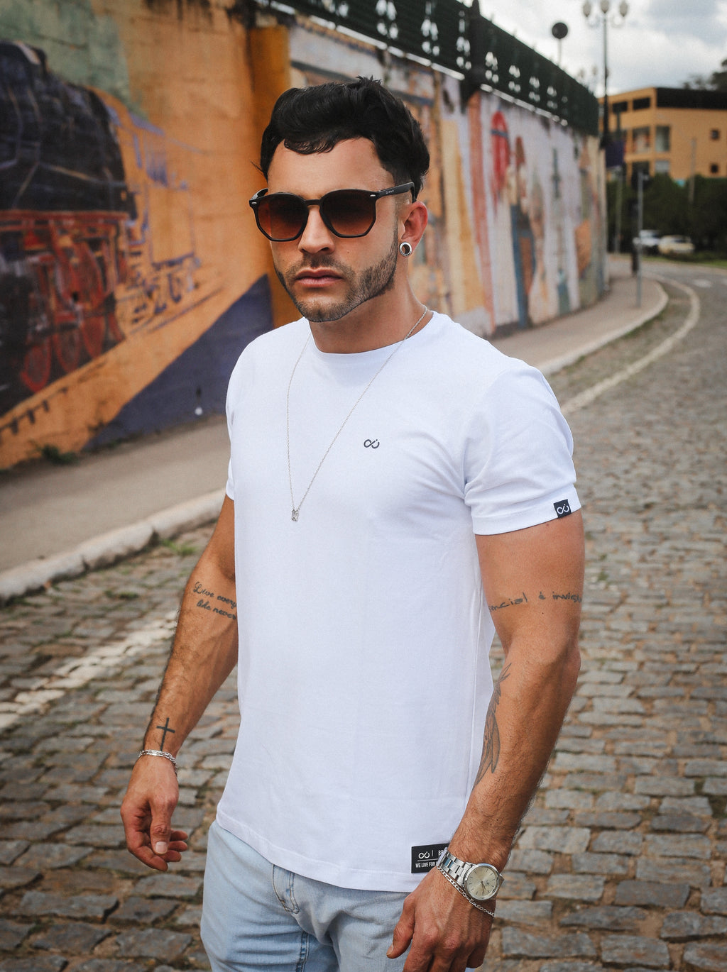 Camisa Infinity básica Branca