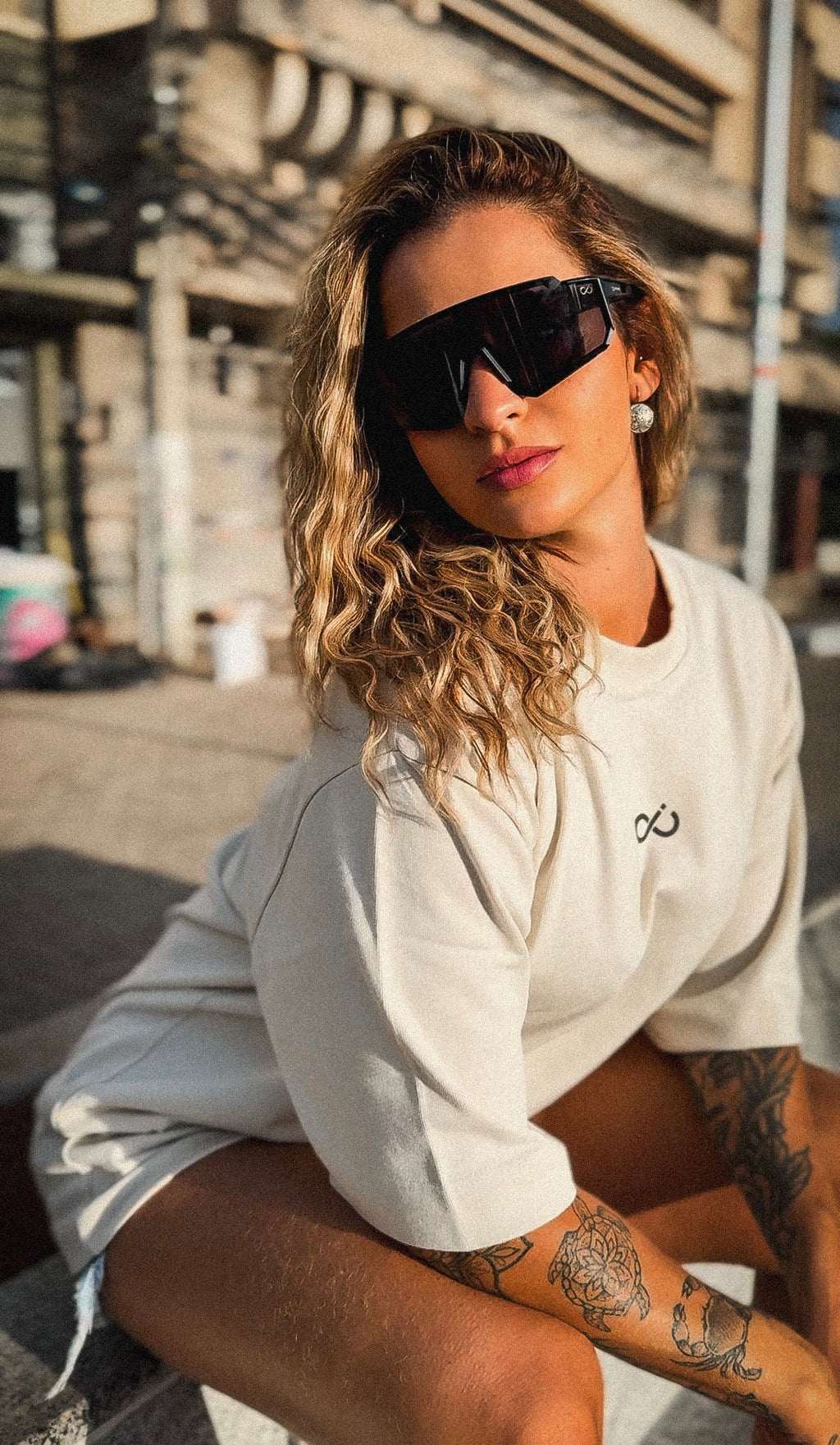 Camisa Infinity Oversized bege Básica